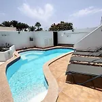 בית נופש The Sallies - 3 Bedroom With Private Pool