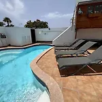 בית נופש The Sallies - 3 Bedroom With Private Pool Tías