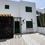 בית נופש The Sallies - 3 Bedroom With Private Pool *