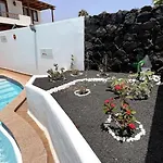 בית נופש The Sallies - 3 Bedroom With Private Pool *