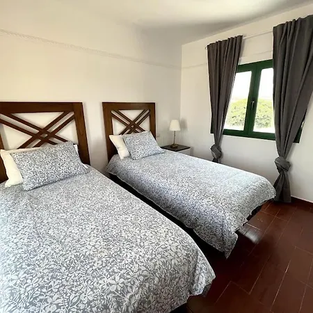 The Sallies - 3 Bedroom With Private Pool Hébergement de vacances *