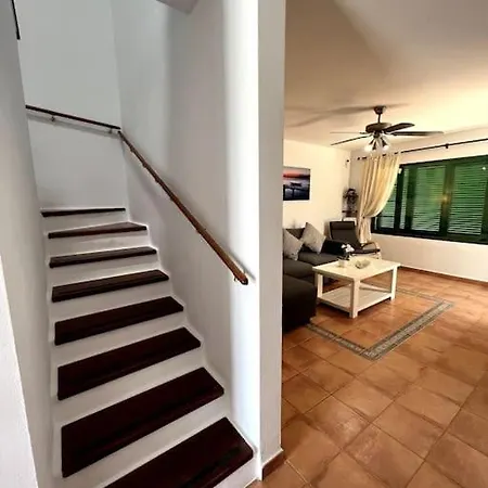 The Sallies - 3 Bedroom With Private Pool 티아즈