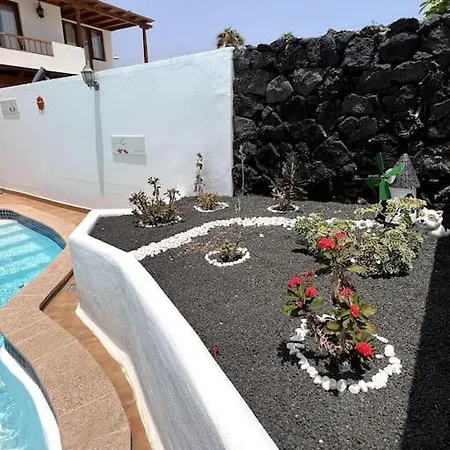펜션 The Sallies - 3 Bedroom With Private Pool *