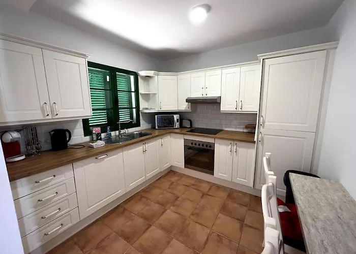 The Sallies - 3 Bedroom With Private Pool Hébergement de vacances *