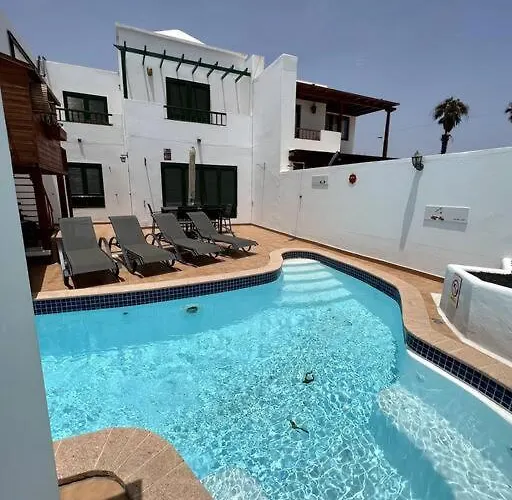 Hébergement de vacances The Sallies - 3 Bedroom With Private Pool *